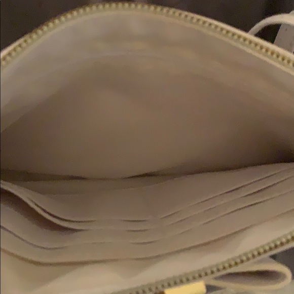 Small white clutch/wristlet - Picture 3 of 3